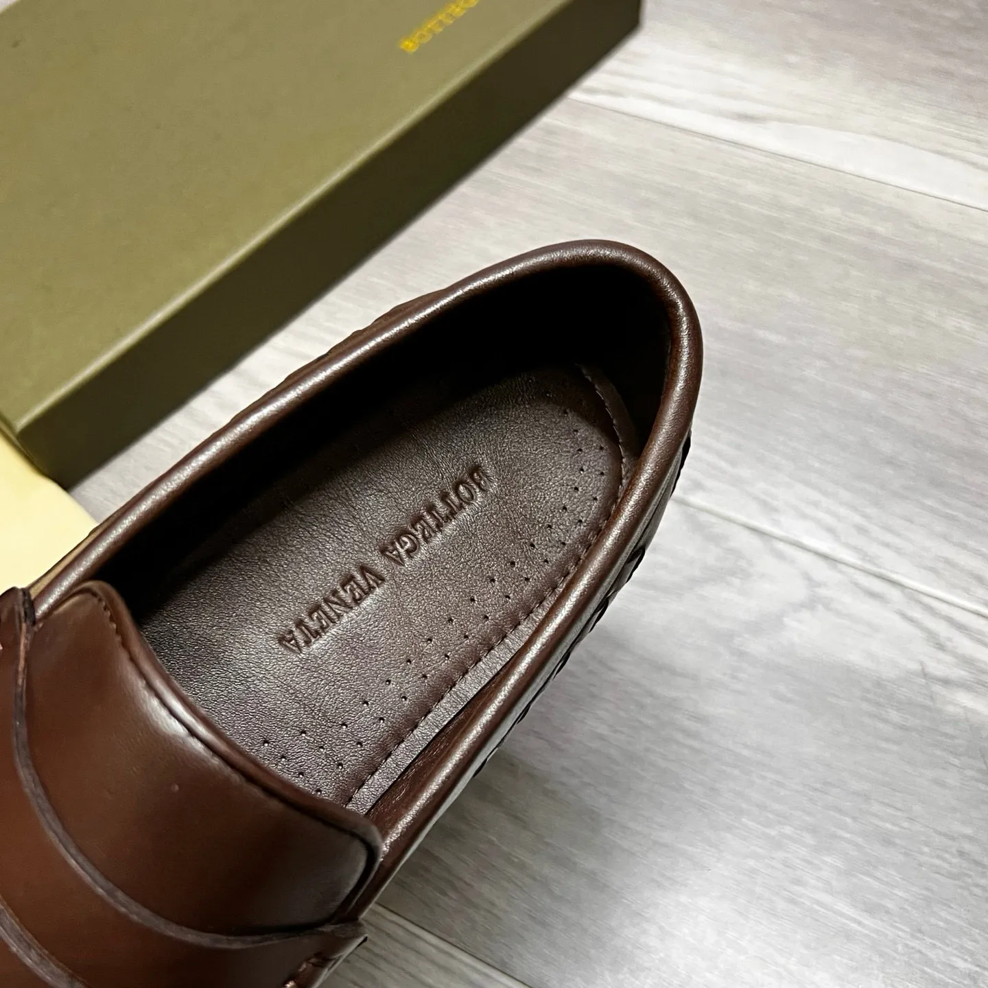 Factory price 480 BV 〰️Purely handmade classic men's beanie shoes👉👉driving shoes, slip-on shoes, made of imported cowhide from Italy, 💕water-dyed cowhide lining, 🔊original outsole, waterproof platform design, comfortable on the feet. Good choice for traveling and driving, single color available, code number: 38-44, (45 can be customized)
